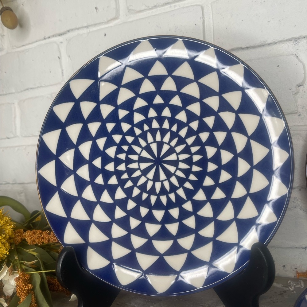 Set of 4 Navy & White 8” Medallion Salad Plates - Picture 2 of 4